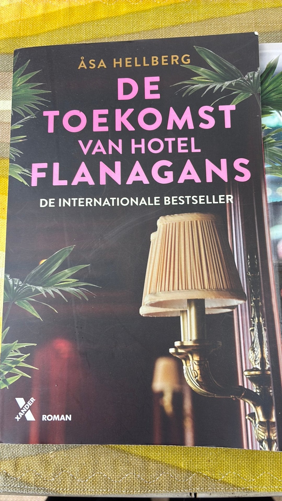 Äsa hellberg hotel flanagans, Ophalen, Zo goed als nieuw