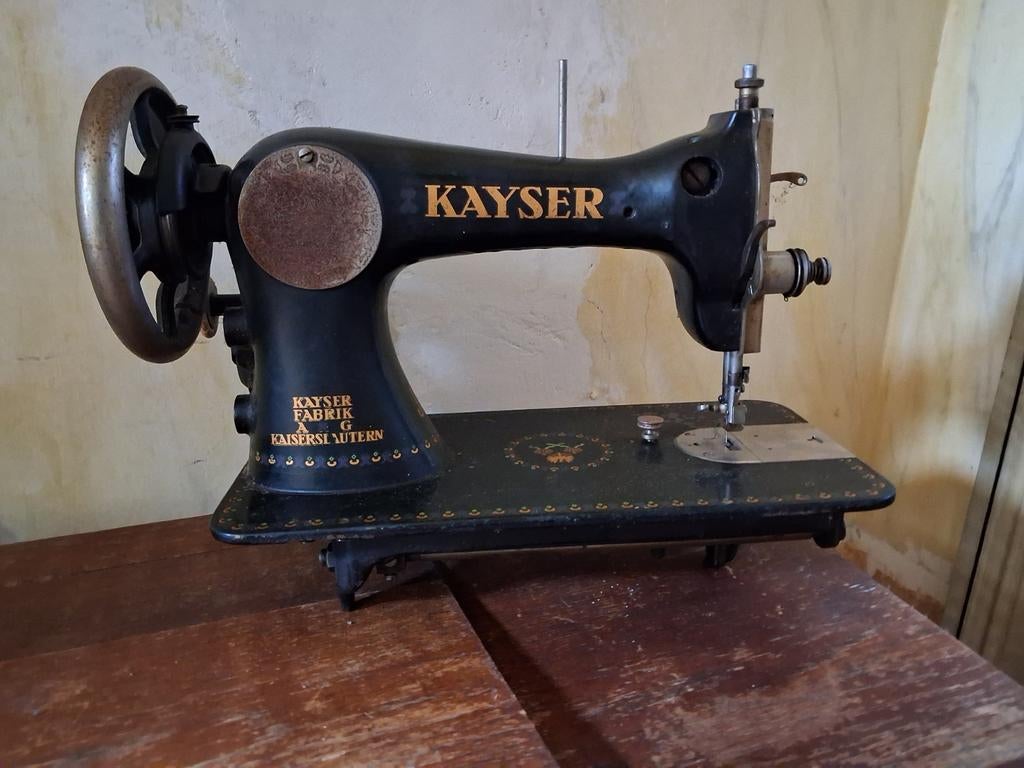 Kayser naaimachine, Ophalen