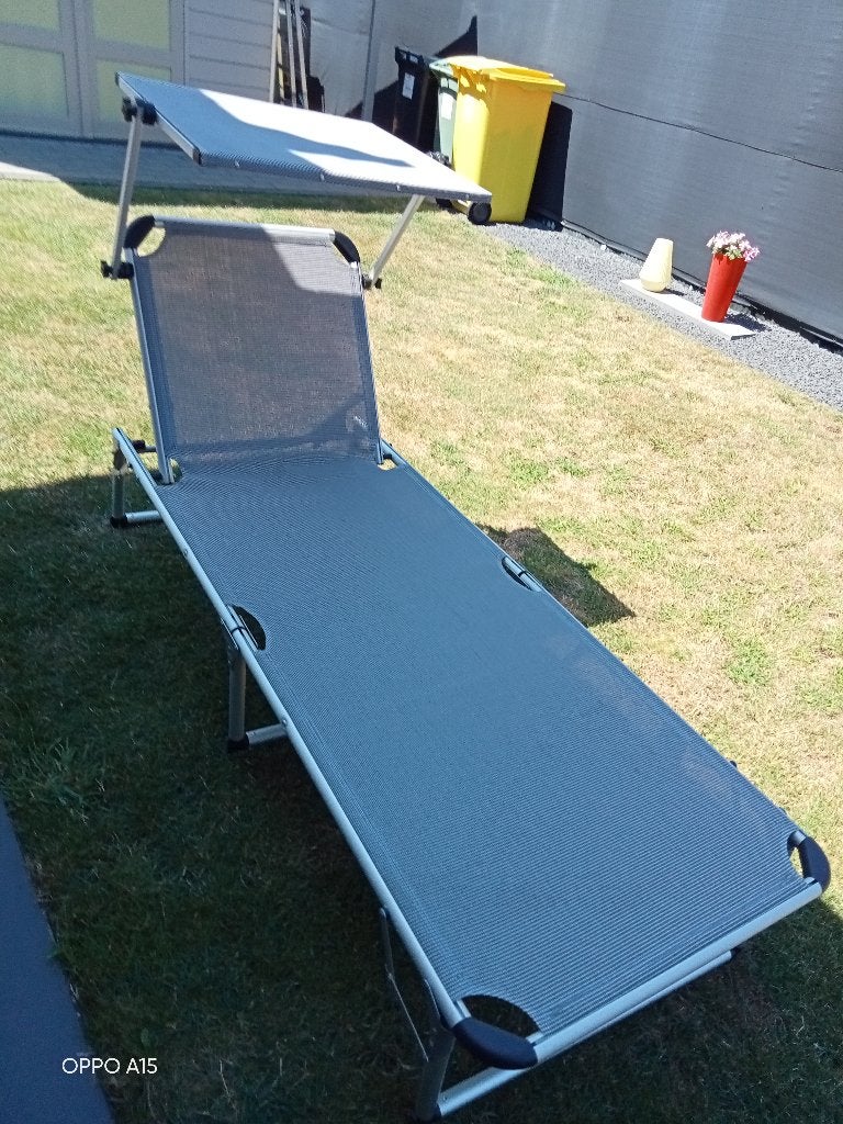 ligbed met zonnescherm, Tuin en Terras, Ligbedden, Ophalen, Zo goed als nieuw