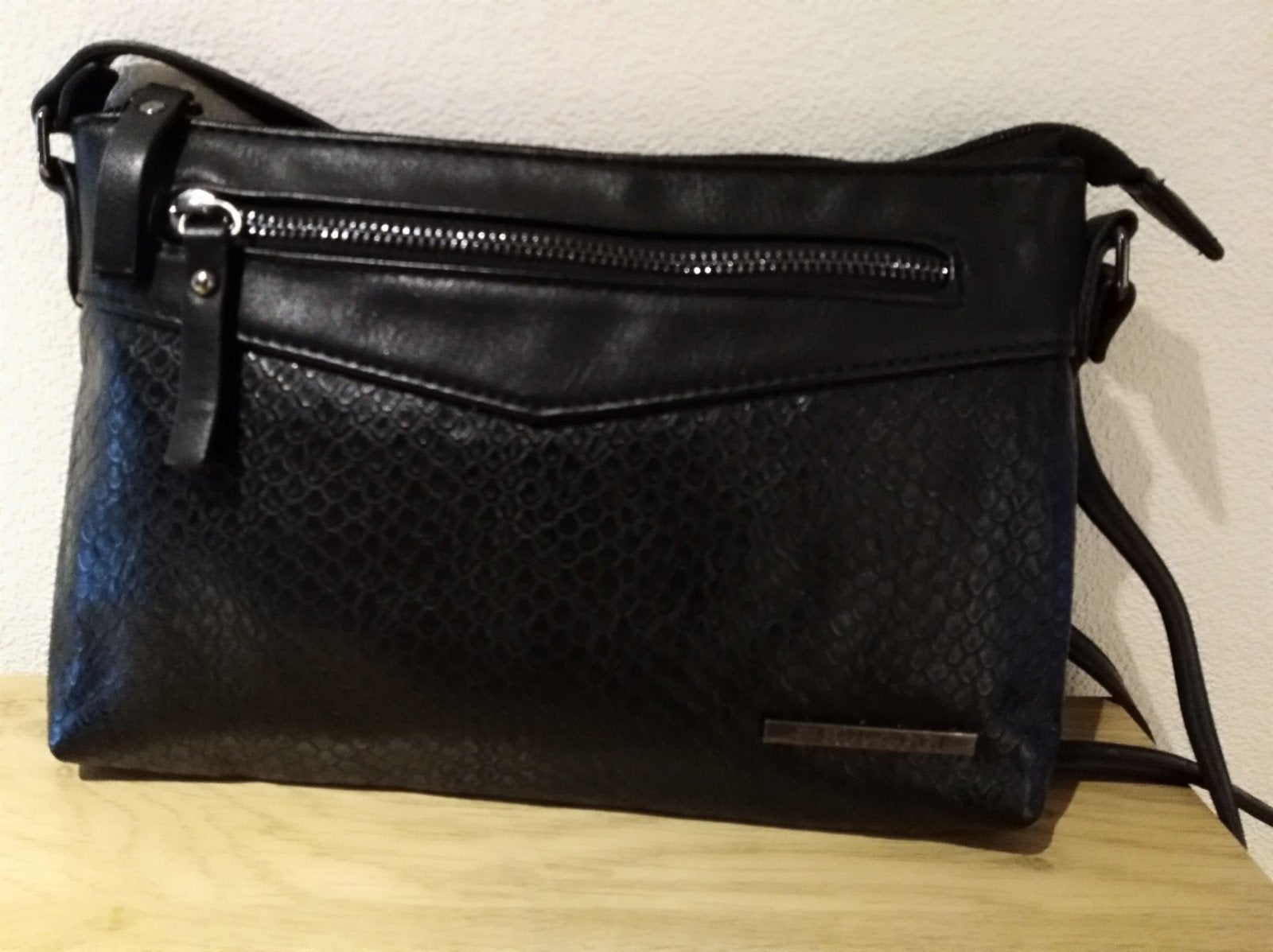 Sac à main en cuir, Bijoux, Sacs & Beauté, Sacs | Sacs Femme, Enlèvement ou Envoi, Comme neuf, Noir, Sac à bandoulière