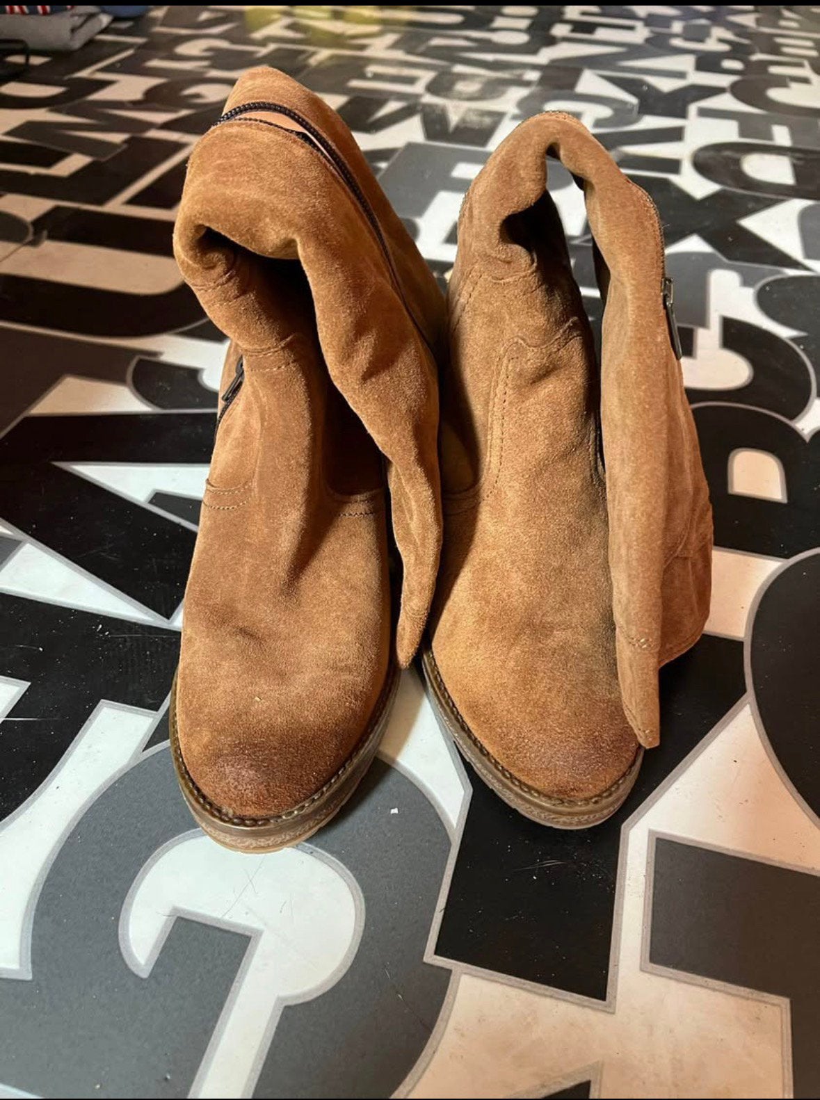 Suede laarzen maat 38, Kleding | Dames, Schoenen, Ophalen, Hoge laarzen, Beige, Nieuw