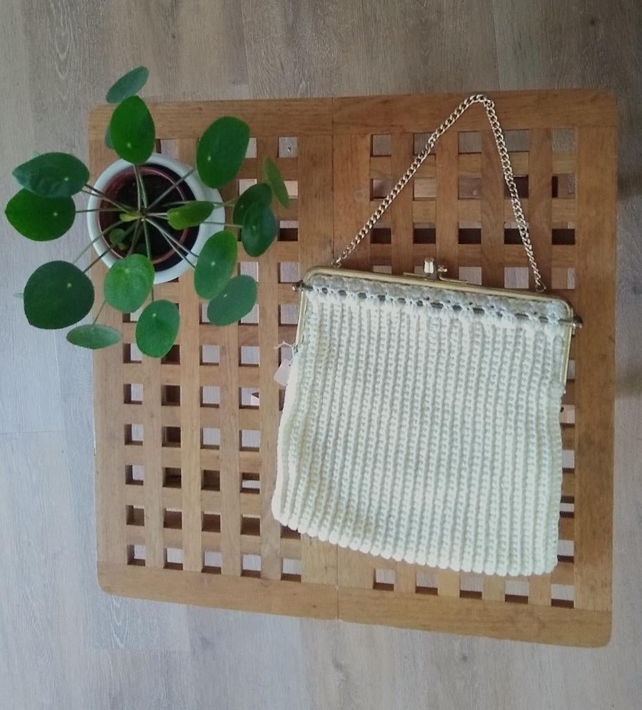 Vintage knitted-look clutch / tasje, crème met goud, Enlèvement ou Envoi, Comme neuf, Beige, Sac de soirée