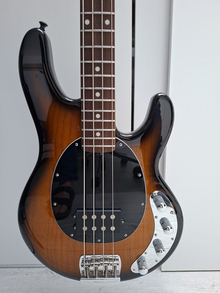 Musicman Stingray Special 4H, Musique & Instruments, Instruments à corde | Guitares | Basses, Enlèvement ou Envoi, Comme neuf