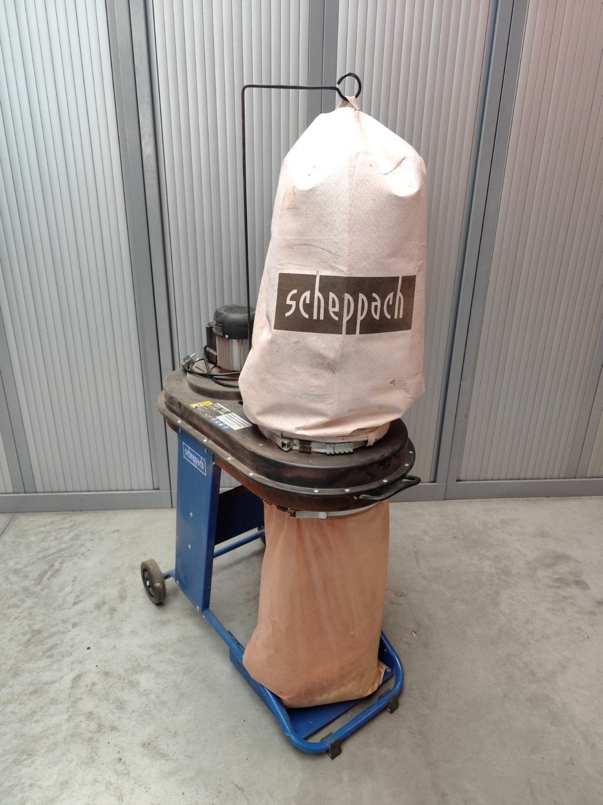 afzuigmachine zaagmachine, Ophalen