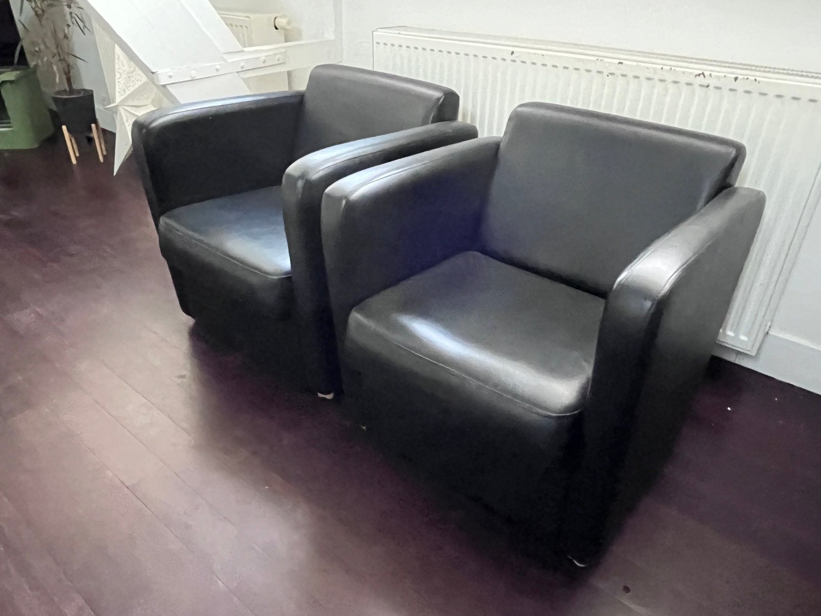 2 comfortabele kuipzetels in echt leder in goeie staat, Huis en Inrichting, Fauteuils, Ophalen, Zo goed als nieuw