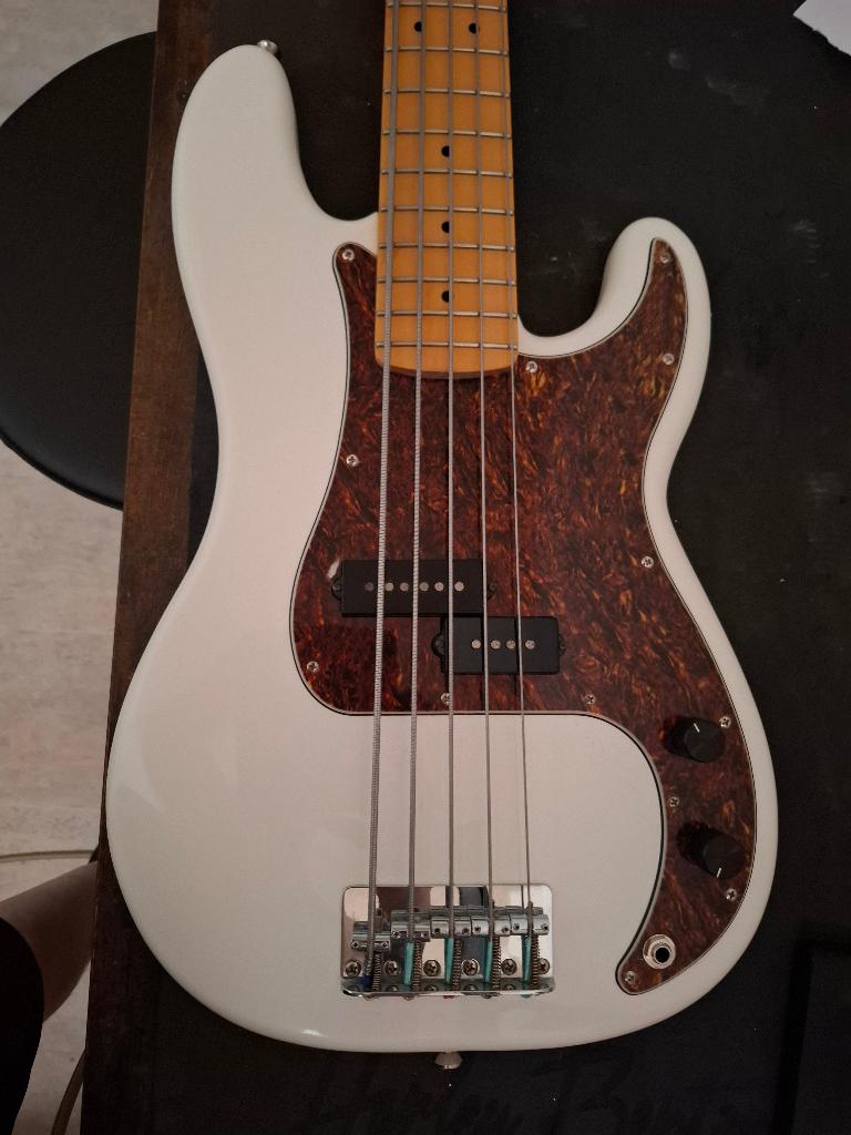 TK/TR: Squier VM 5-string Precision (nieuwe elektronica), Ophalen of Verzenden, Zo goed als nieuw, Elektrisch, 5-snarig