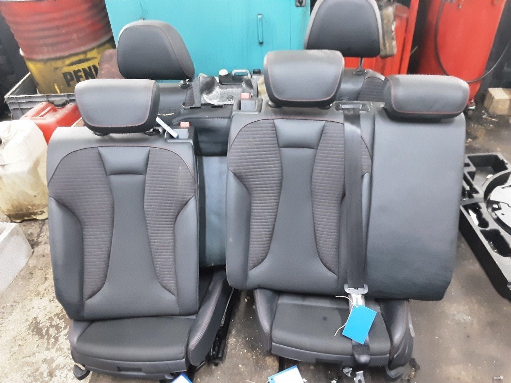 INTERIEUR Audi S3 Sportback (8VA / 8VF) (01-2012/10-2020), Gebruikt, Mevr. I. Hauben, Audi, Rue de l'Espoir 34 34
4030  GRIVEGNÉE, BE