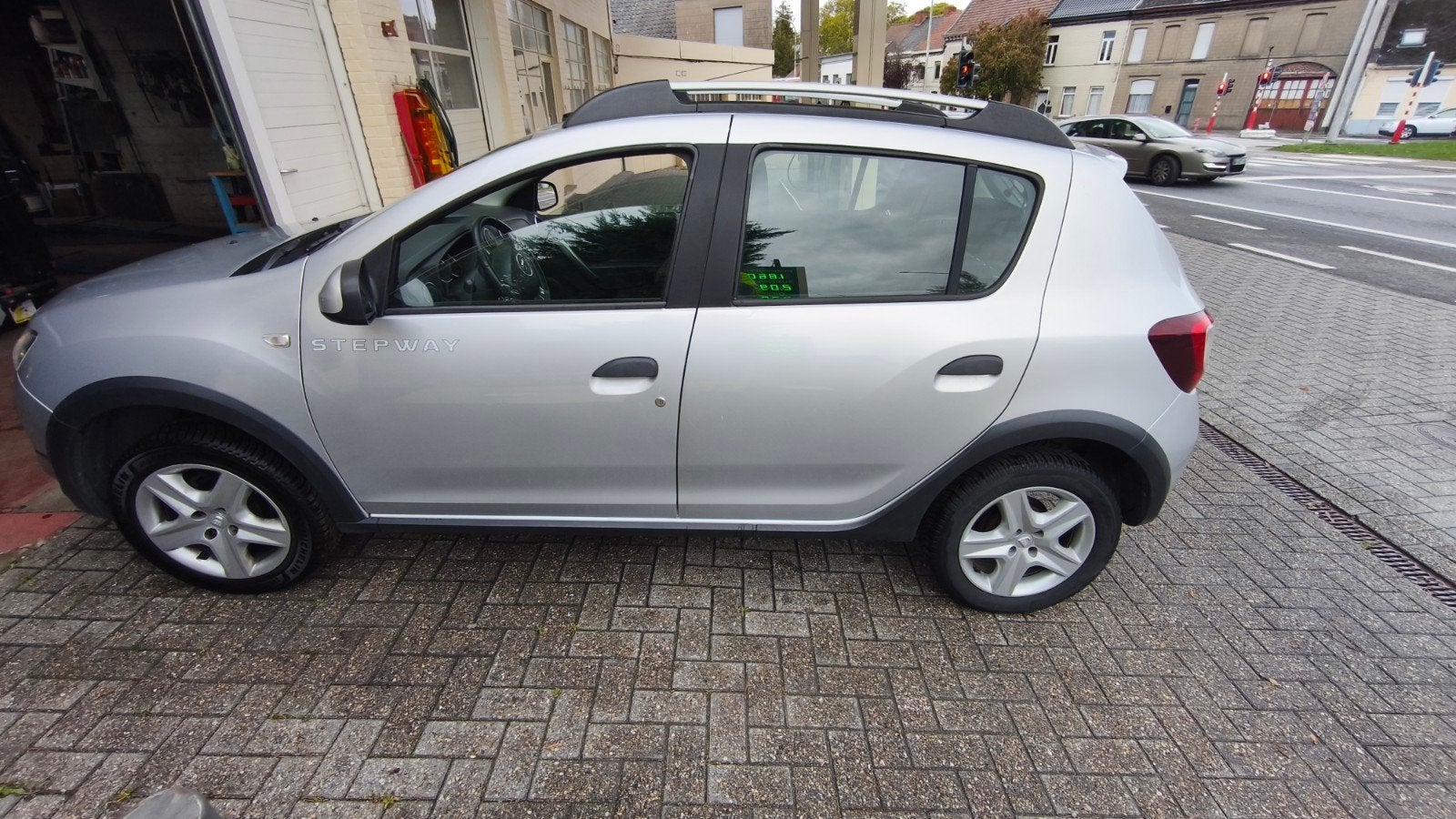 Dacia Sandero Stepway 0.9 Tce Climatisation, Autos, Argent ou Gris, Achat, Boîte manuelle, Noir