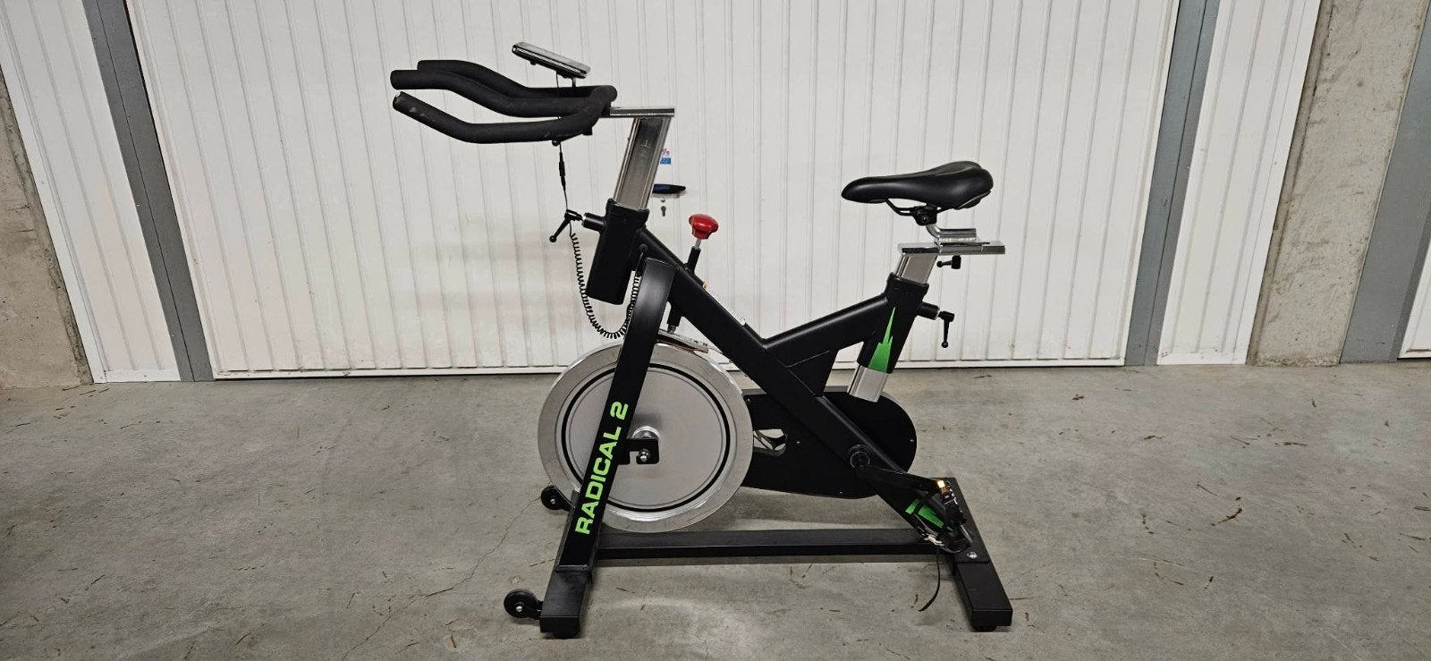vélo d’appartement de marque Radical2 ,conçu pour le cardio, Ophalen, Zo goed als nieuw, Metaal, Benen