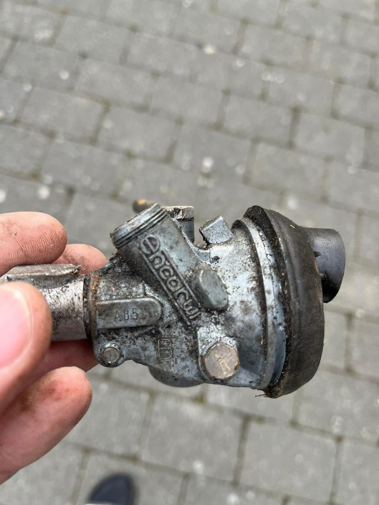 Encarwi A85 carburator met spruitstuk, Ophalen