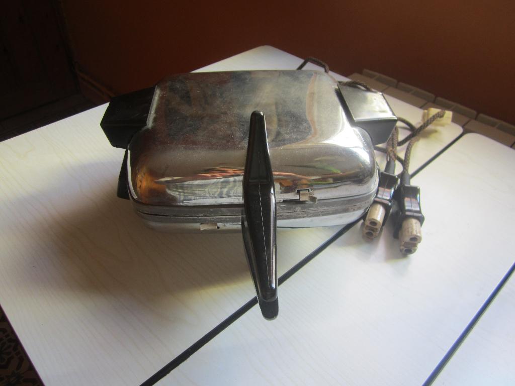 Gaufrier design 1950 pour véritables gaufres de Bruxelles., Enlèvement ou Envoi