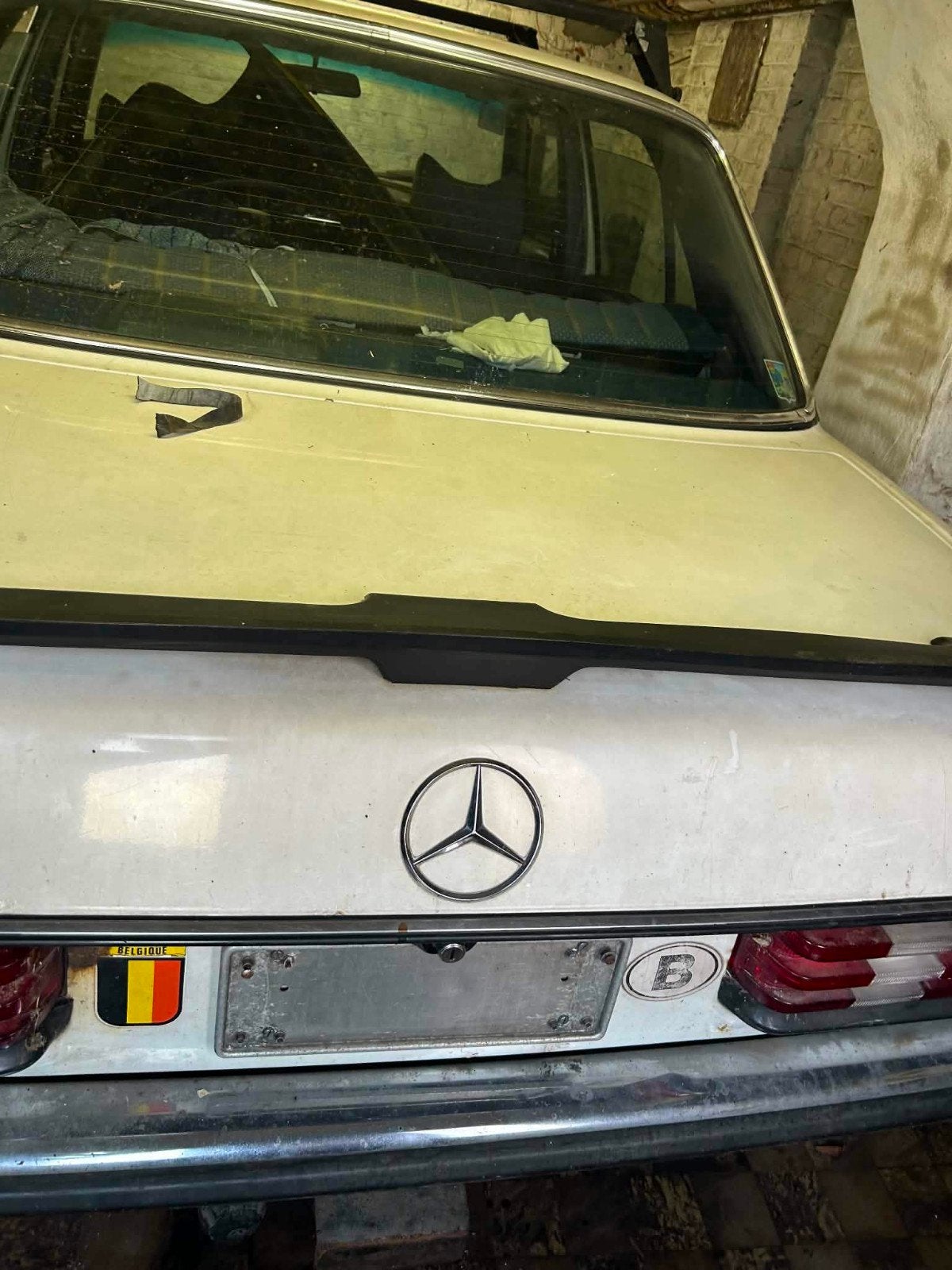 mercedes 200 2.0l de 1987, Enlèvement, Mercedes-Benz