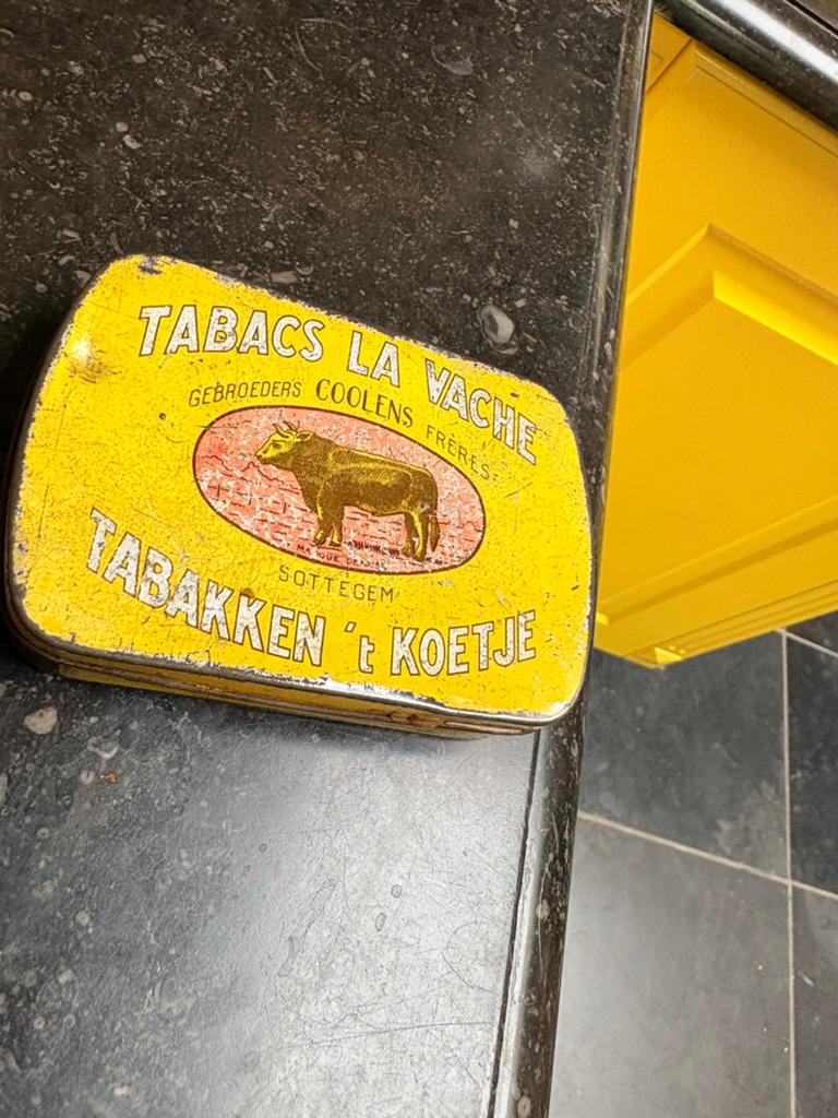 boîte à tabac La Vache jaune, Collections, Enlèvement ou Envoi
