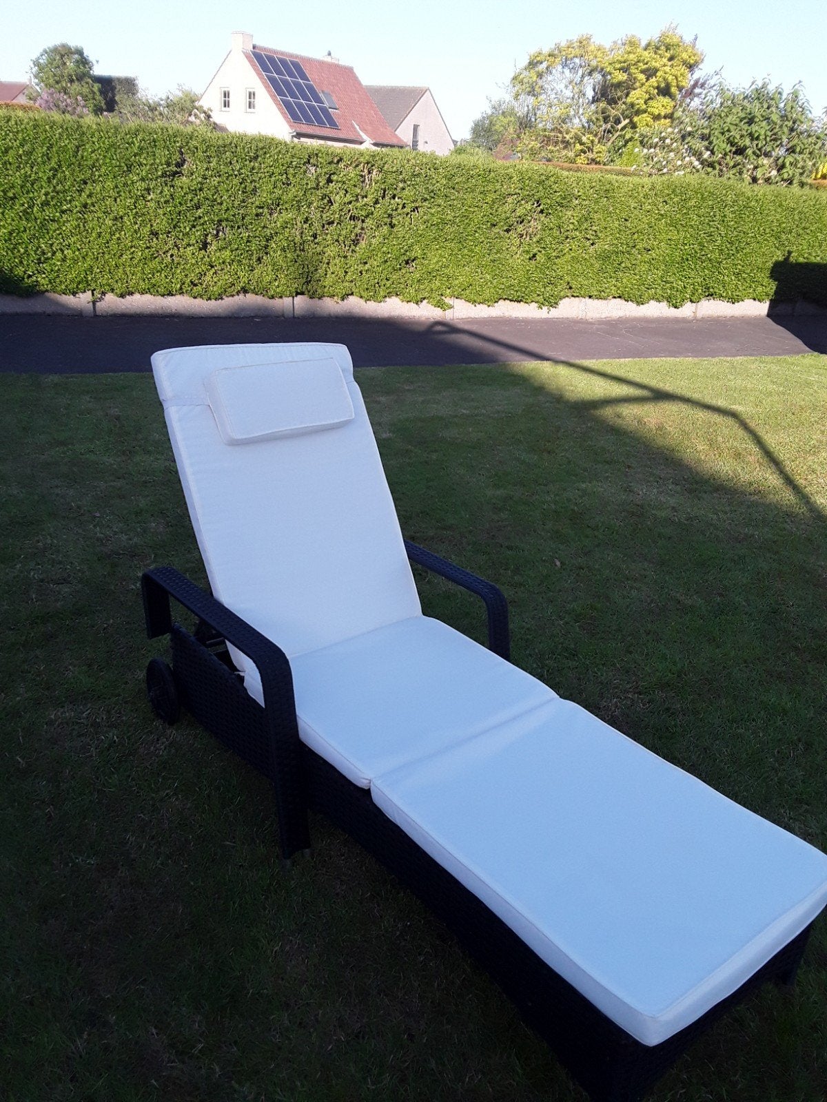 Ligbed in zwarte wicker met bijhorende kussens, Tuin en Terras, Ophalen, Wicker, Verstelbaar