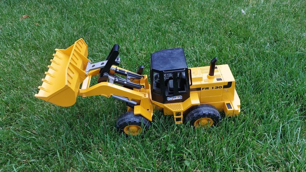 Bruder bulldozer Fiat 130, Hobby en Vrije tijd, Ophalen