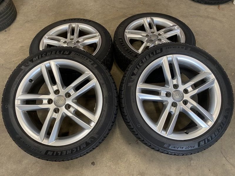 18 inch originele velgen + winterbanden Audi A6 4G0601025BL, Autos : Pièces & Accessoires, Pneus et Jantes, -, 18 pouces, Utilisé