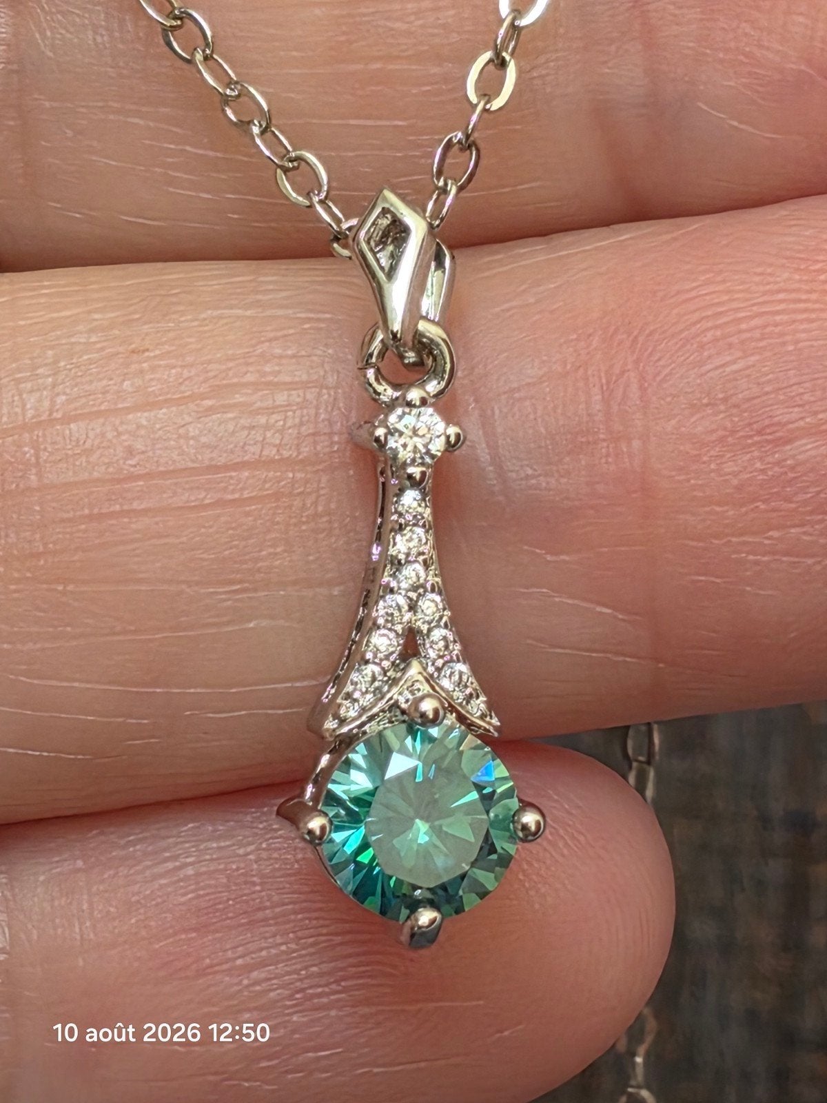 Pendentif en argent avec moissanite verte, Neuf, Avec pierre précieuse, Argent, Vert