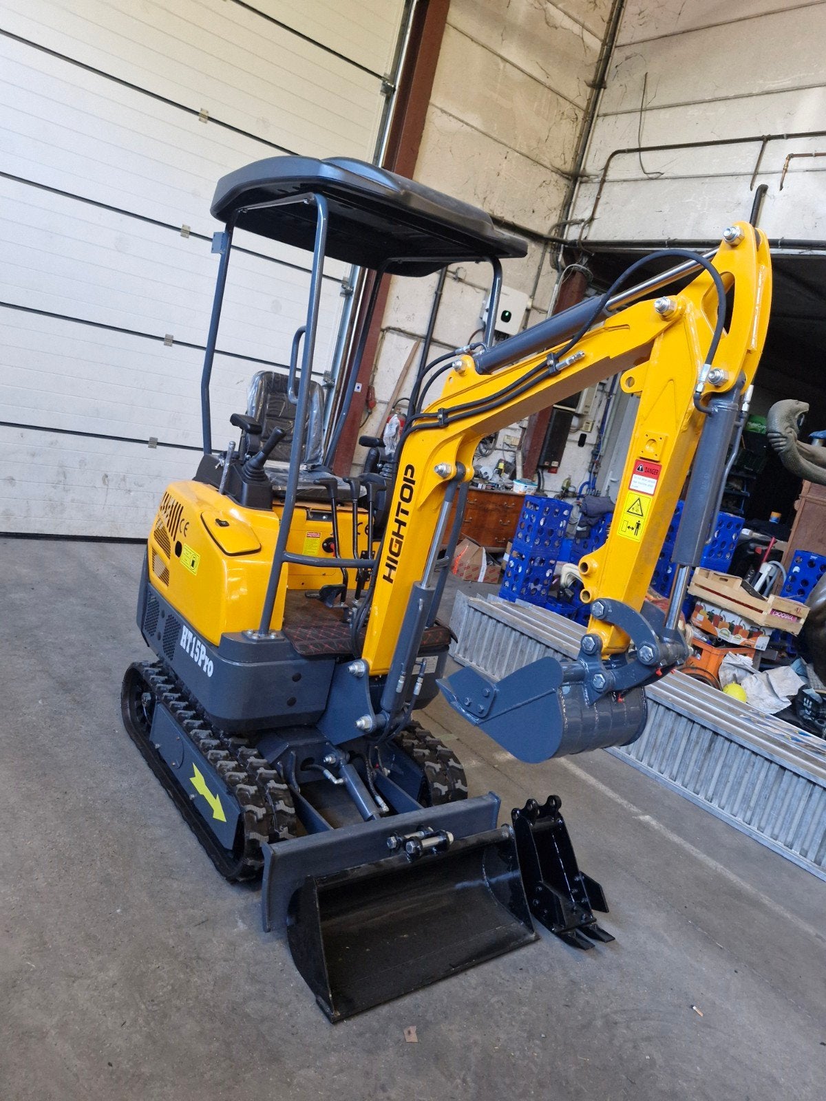 Minigraver van 1500 kg met jostic en 3 bakken, Zakelijke goederen, Ophalen of Verzenden