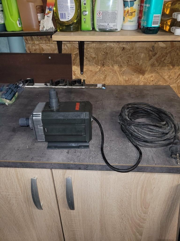 a vendre pompe pour aquarium ou étang, Ophalen, Pomp, Overige typen, Zo goed als nieuw