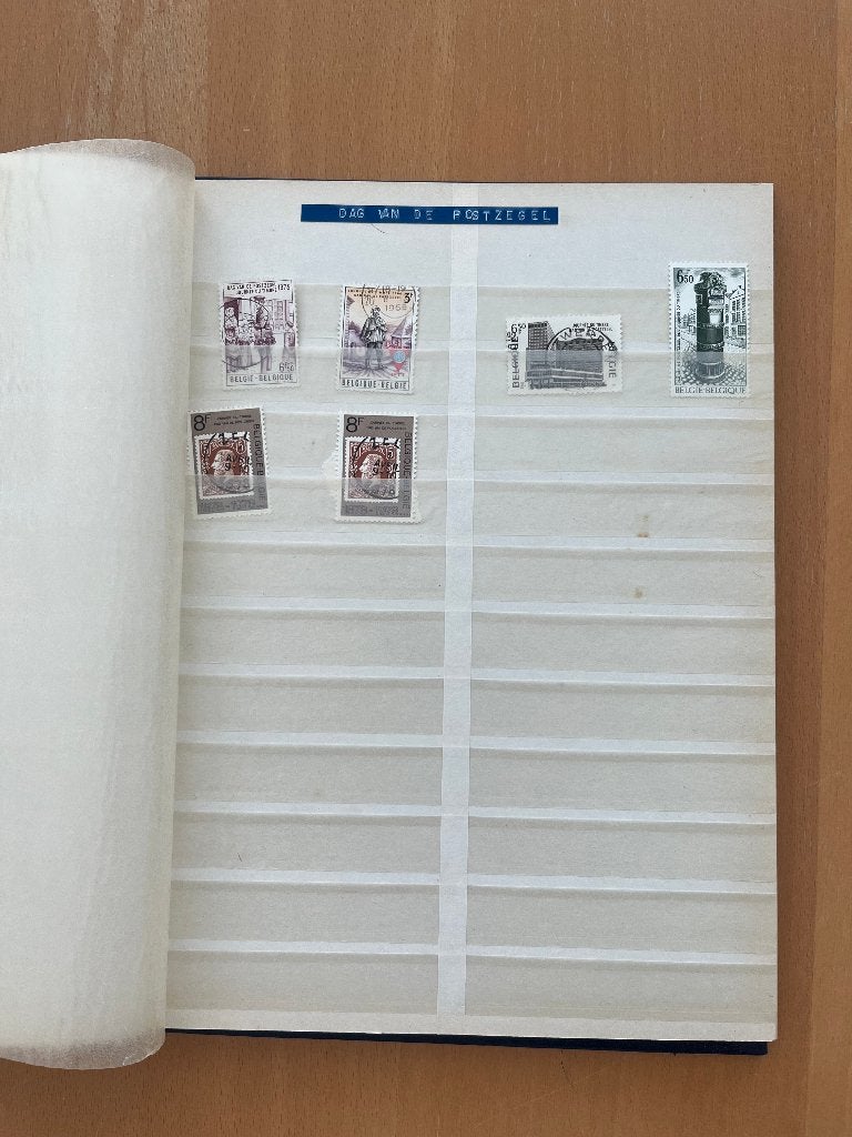 Postzegelalbum met internationale verzameling, Postzegels en Munten, Verzenden, Gestempeld, Auto's