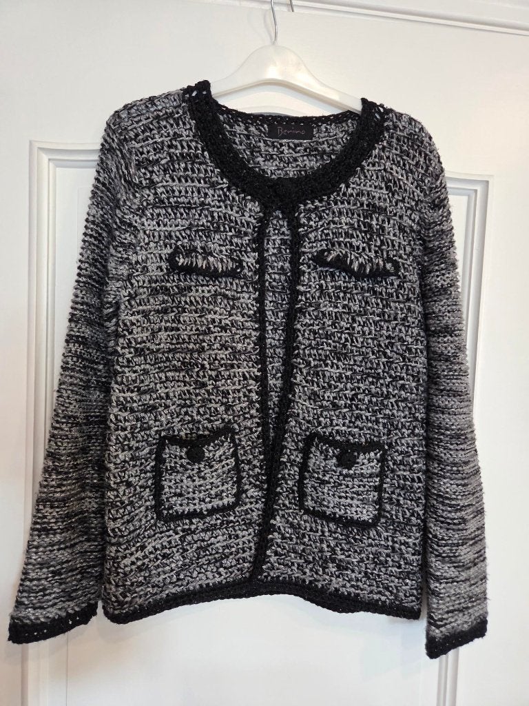 Winter 26/27 - Benino Cardigan Chanel stijl lurex grijs 40, Kleding | Dames, Truien en Vesten, Benino, Zo goed als nieuw, Grijs