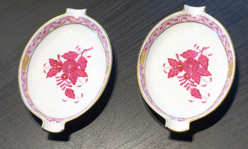 2 handgeschilderde asbakken van Herend porselein, Ophalen of Verzenden