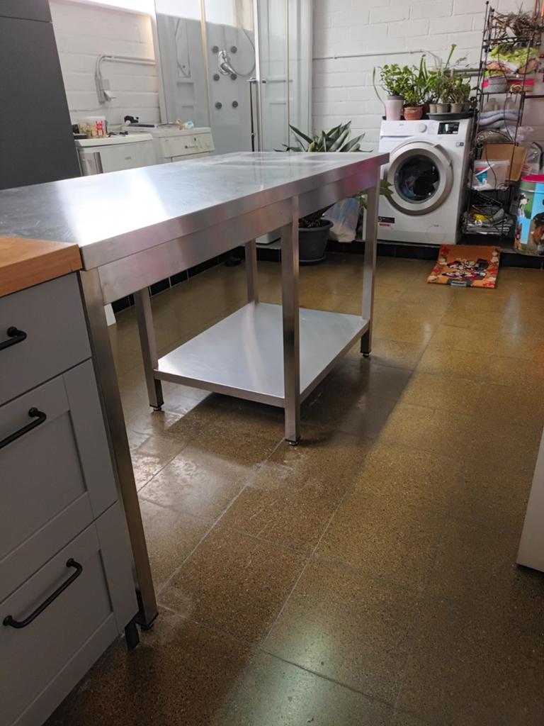 Tafel in rvs in zeer goede staat, Enlèvement