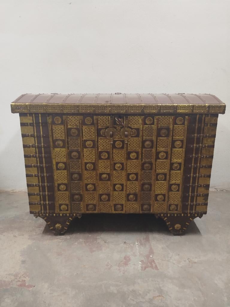 Prachtig Indische bruidsschatkist met gehamerd koper details, Overige houtsoorten, 50 tot 100 cm, 125 cm of meer, Ophalen of Verzenden
