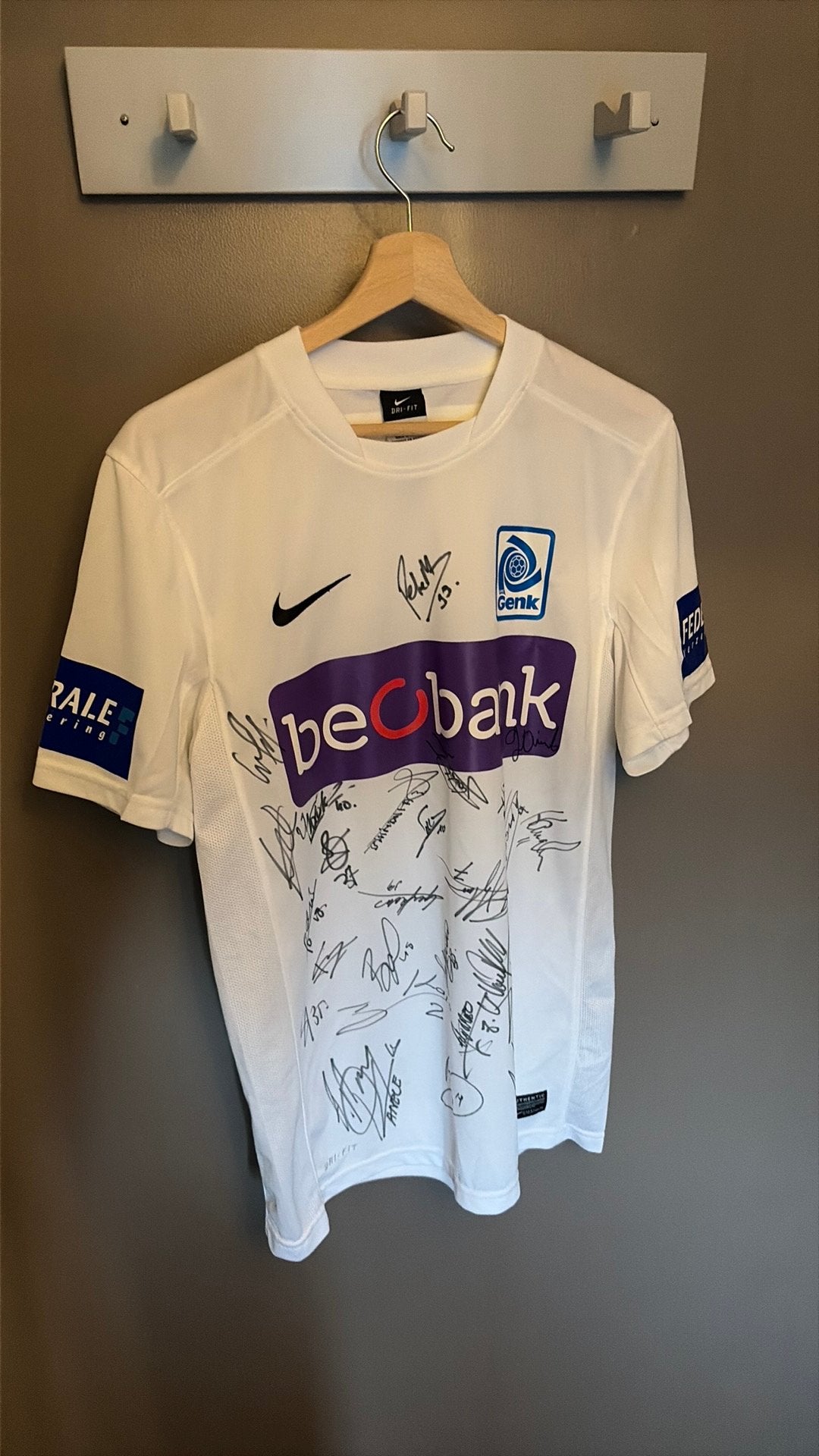 KRC Genk shirt signed, Enlèvement ou Envoi, Comme neuf, Taille 46 (S) ou plus petite, Blanc