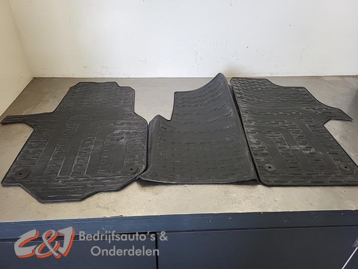 Kit tapis d'un Volkswagen Crafter, Volkswagen, -, 3 mois de garantie, Utilisé
