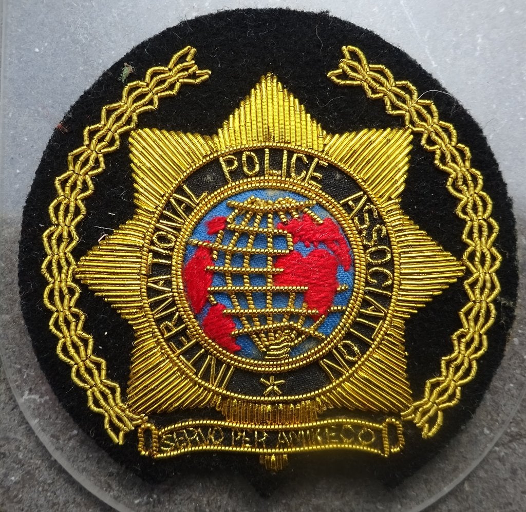 INTERNATIONAL POLICE ASSOCIATION - INSIGNE BRODE, Collections, Envoi, Gendarmerie, Emblème ou Badge