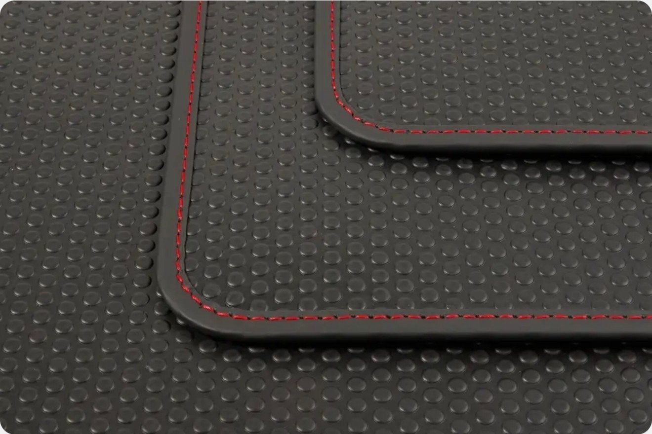 Tapis en caoutchouc CLA Shooting Brake. Antidérapant, Enlèvement