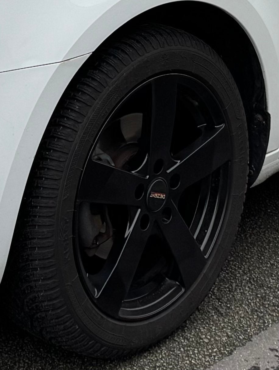 Velgen met nieuwe banden Volkswagen audi Skoda, Neuf, Pneus et Jantes, Pneus hiver, 17 pouces