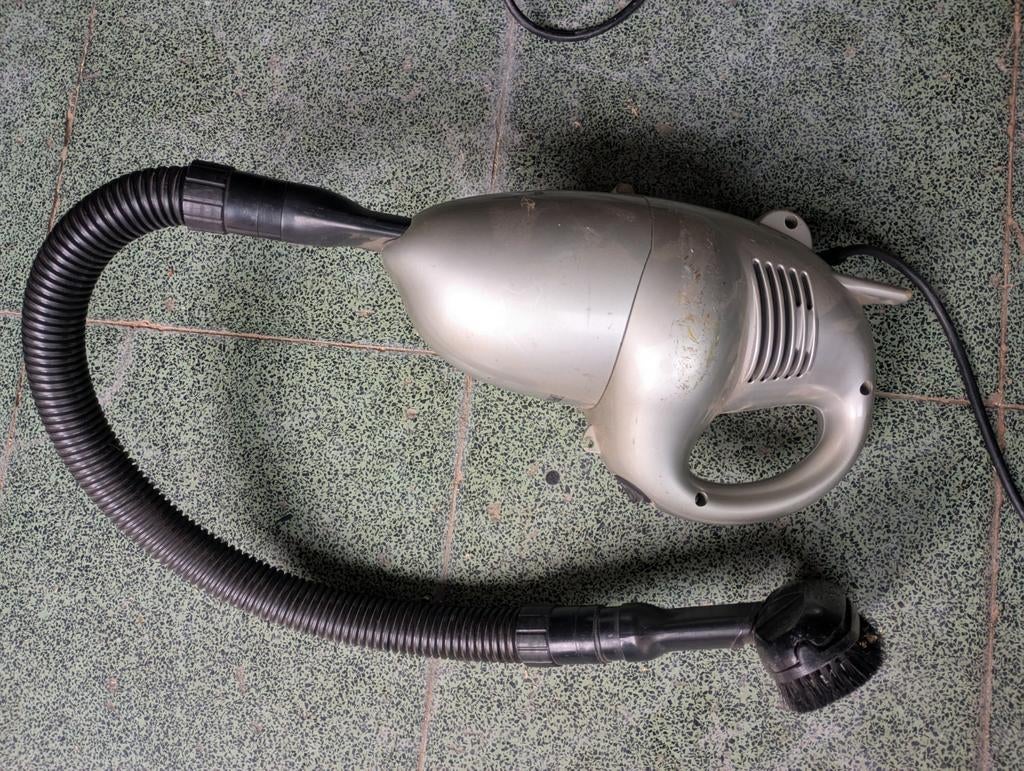 Mini stofzuiger 700W, Elektronische apparatuur, Gebruikt, Stofzuiger, Ophalen of Verzenden, Minder dan 1200 watt