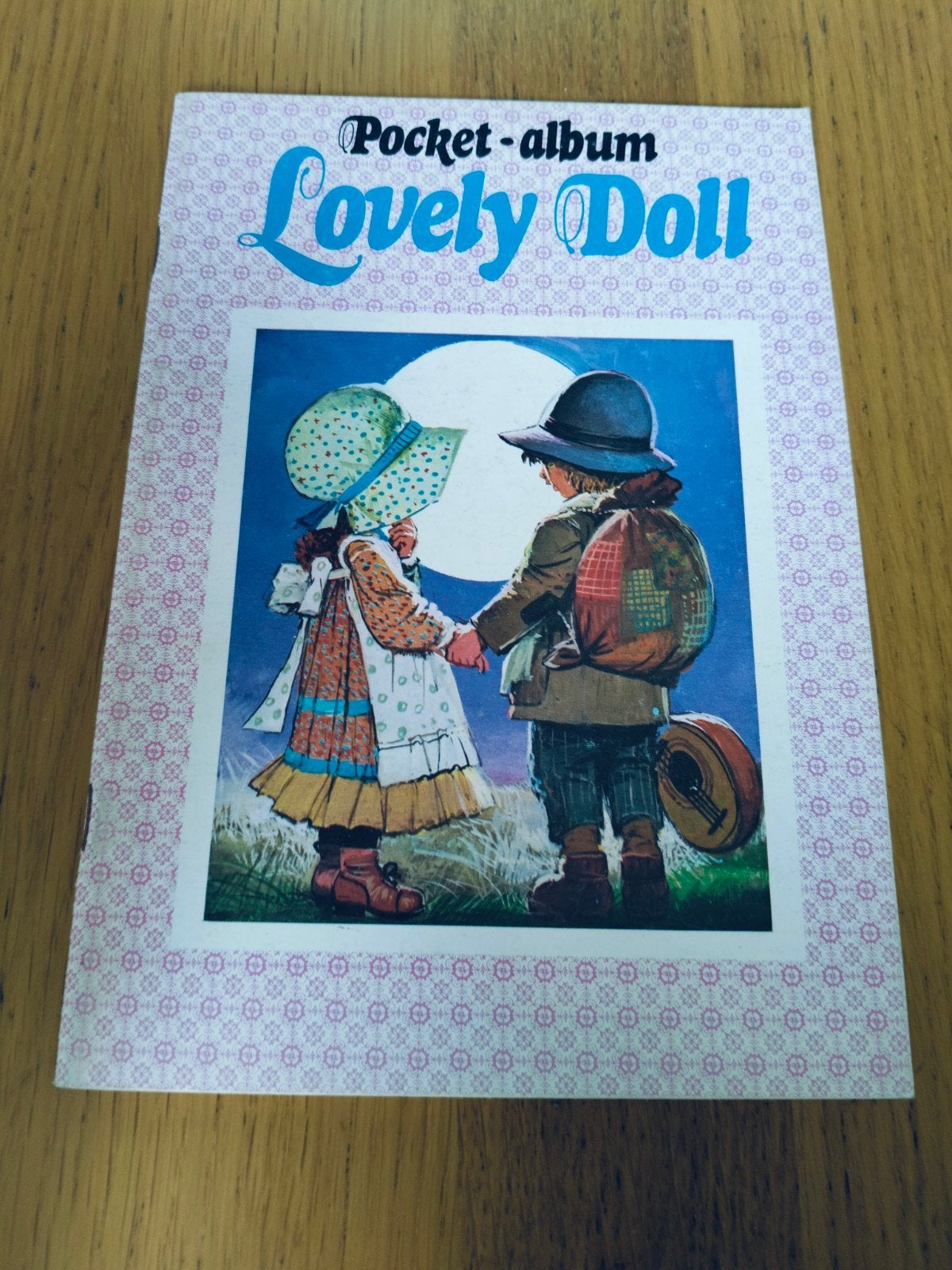 Leeg plaatjes album Lovely doll 1980 uitgeverij Cox, Boeken, Ophalen of Verzenden