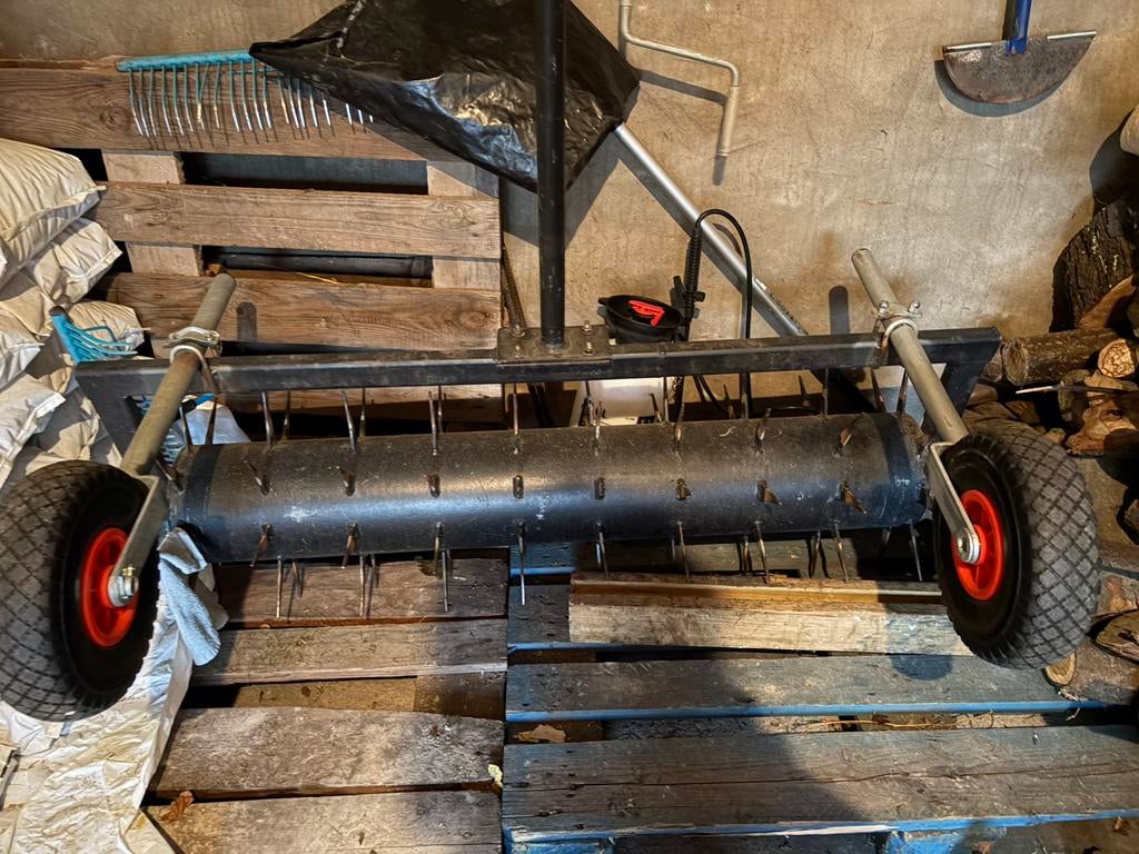 Prikrol gazon 130cm, vol staal met wielen, Ophalen