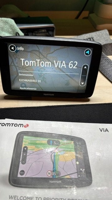 Tomtom via 62, Autos : Divers, Navigation de voiture, Enlèvement ou Envoi, Utilisé