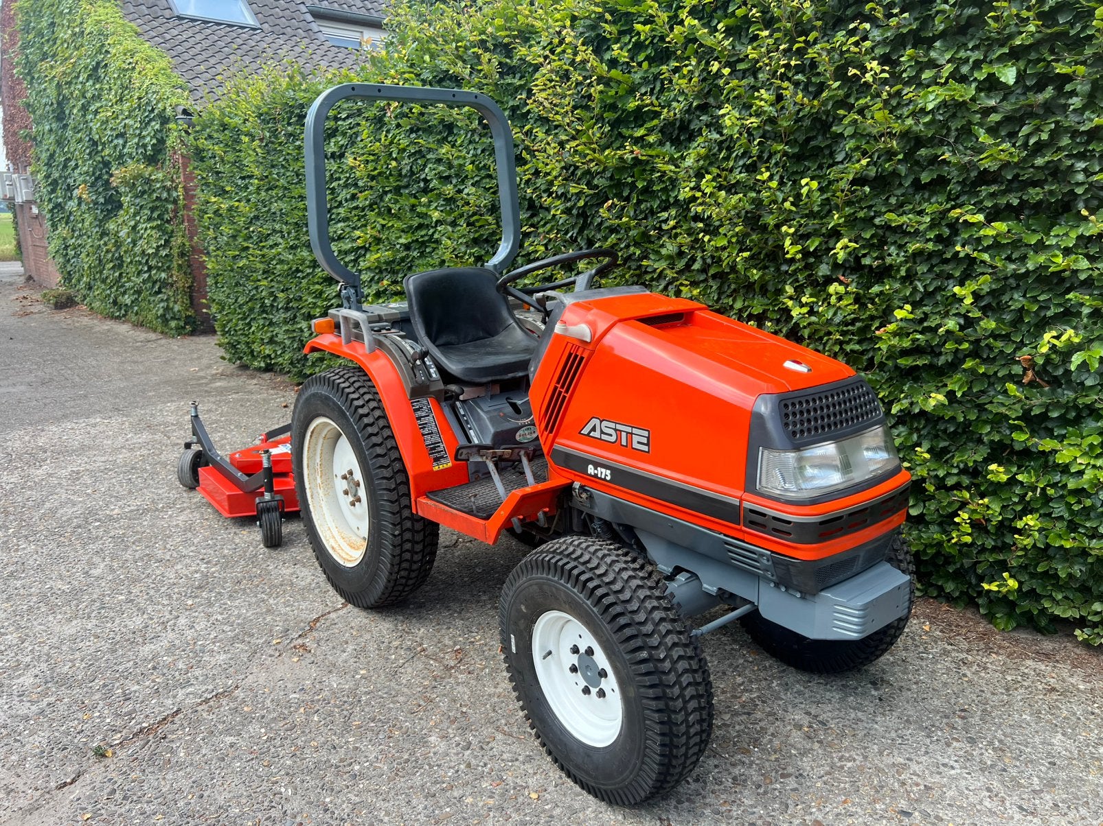 Kubota Aste minitractor|Gazonbanden| 18PK| cirkelmaaier|4x4, Ophalen, Maaier