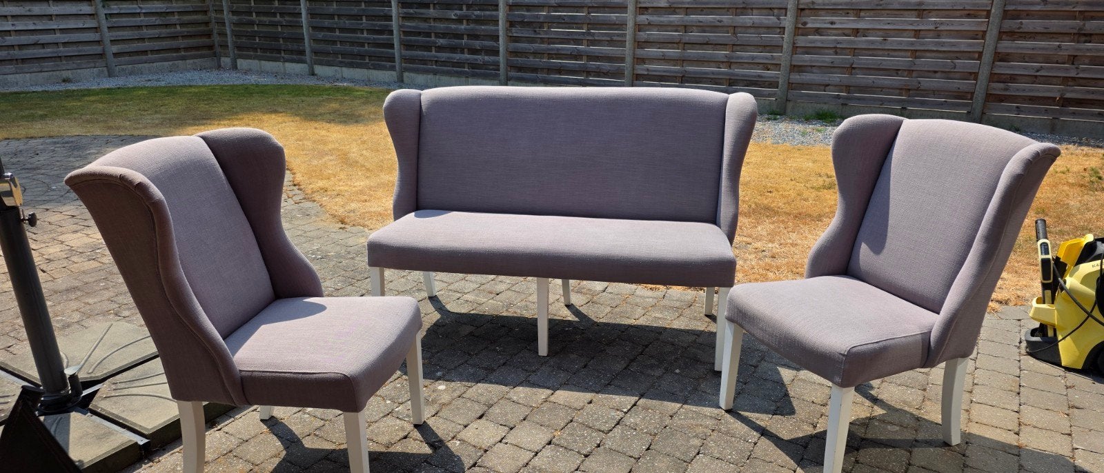 landelijke bank en stoelen die bij elkaar horen, Ophalen