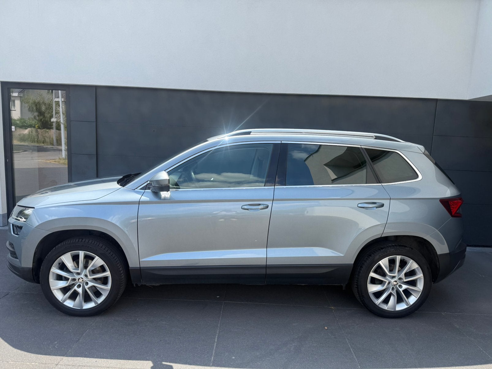 Skoda Karoq 1.5 TSI AUTOMAAT,PANO,GARANTIE, Auto's, Skoda, 1498 cc, 4 cilinders, Leder en Stof, Karoq