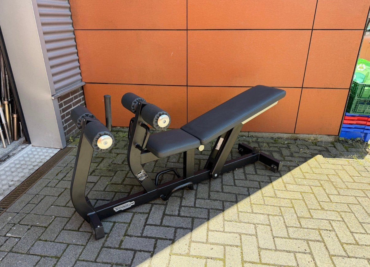 Technogym Pure Strength Adjustable Decline/Ab Crunch bank, Sports & Fitness, Enlèvement, Utilisé, Banc d'exercice