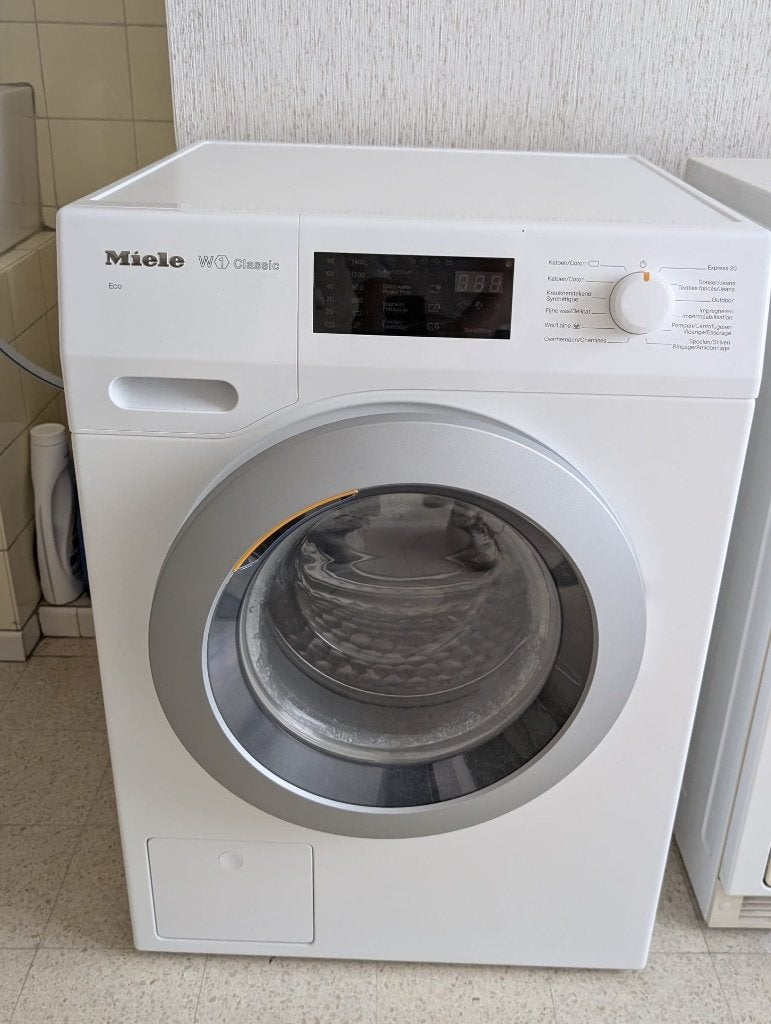 Wasmachine Miele, Elektronische apparatuur, Ophalen, 1200 tot 1600 toeren, Zo goed als nieuw, 85 tot 90 cm