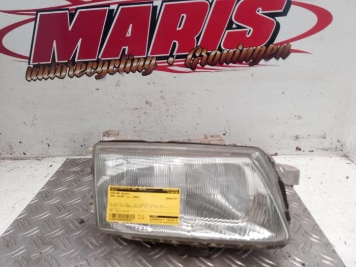 Phare droit d'un Opel Astra, -, -, Opel, 3 mois de garantie