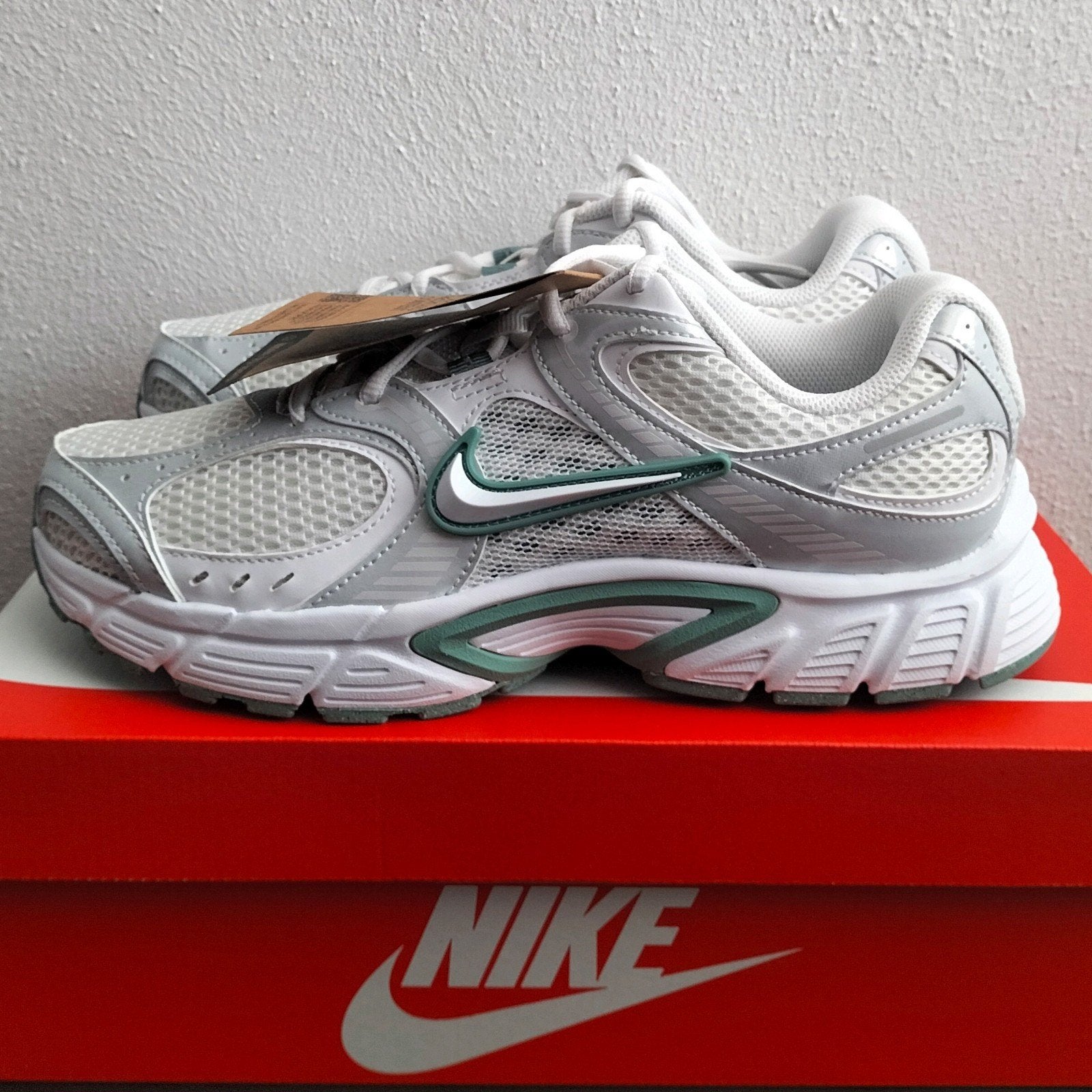 Baskets Nike V5 RNR blanches et vertes (42) NOUVEAU, Neuf, Nike, Blanc, Baskets