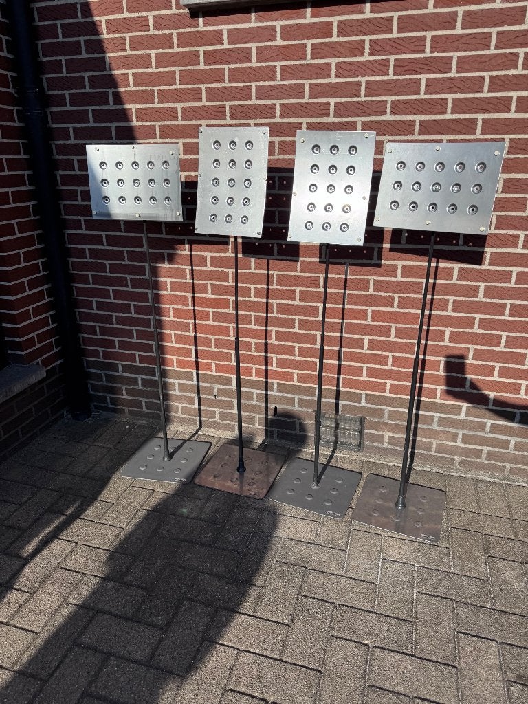 4 ijzeren staanders, Ophalen