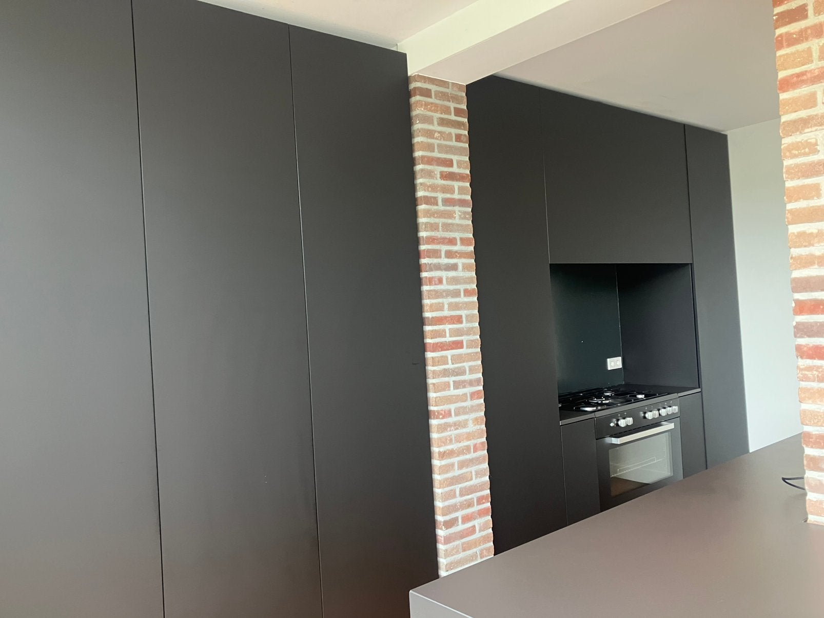 Mooie zwarte keuken met eiland, Enlèvement, Comme neuf