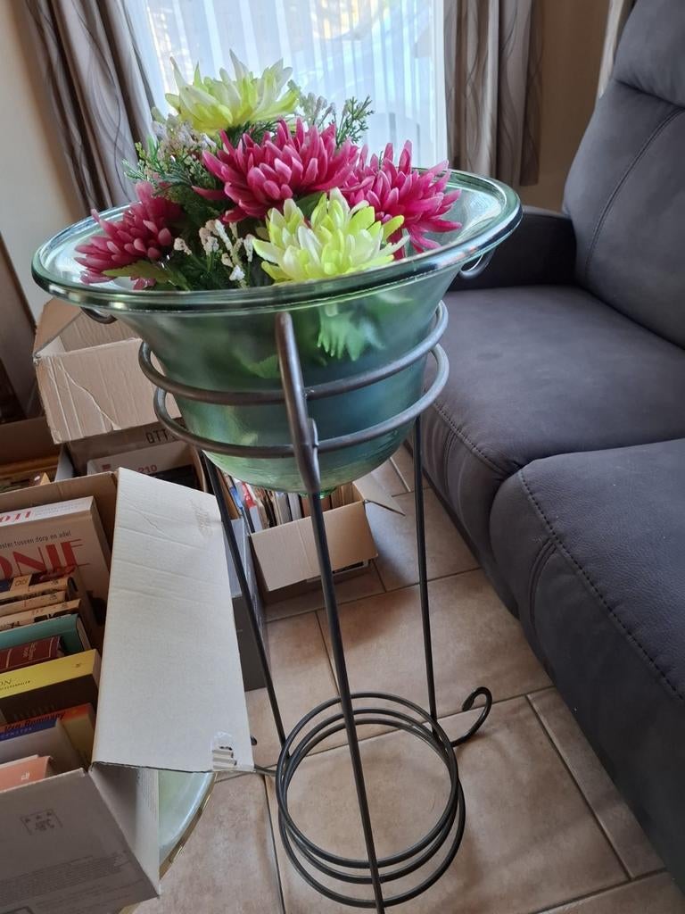 Staander en bijhorende bloemen, Ophalen