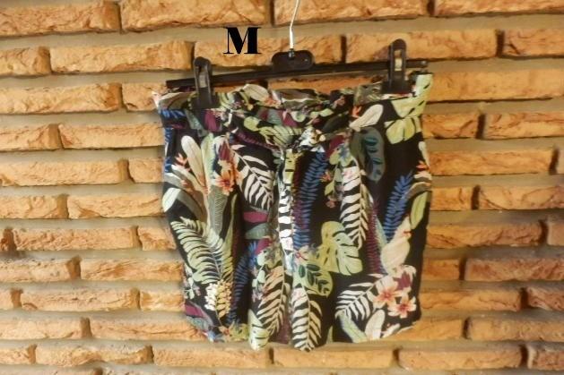 (6)- short femme t.38 fleuri - pimkie -, Kleding | Dames, Broeken en Pantalons, Maat 38/40 (M), Kort, Zwart, Ophalen of Verzenden