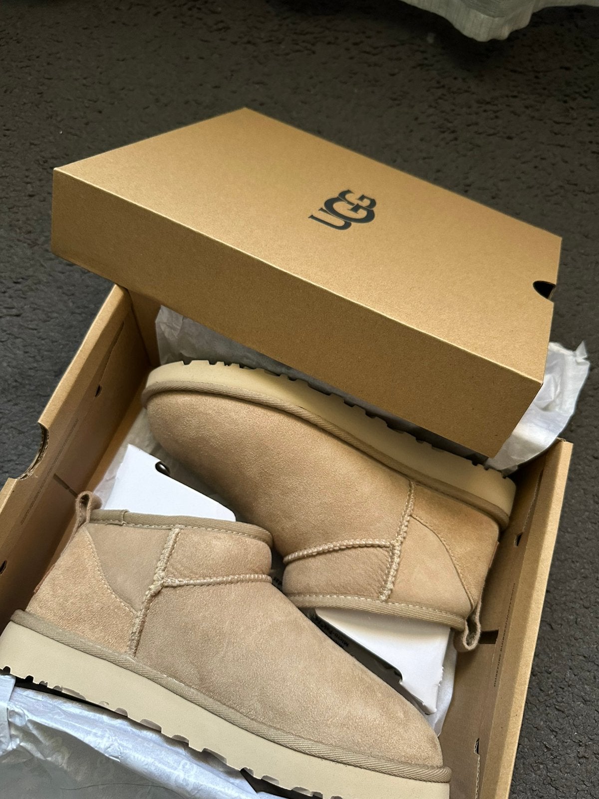 UGG Classic ultra mini maat 38 nieuw met tag, Verzenden, Beige, Lage of Enkellaarzen, Nieuw