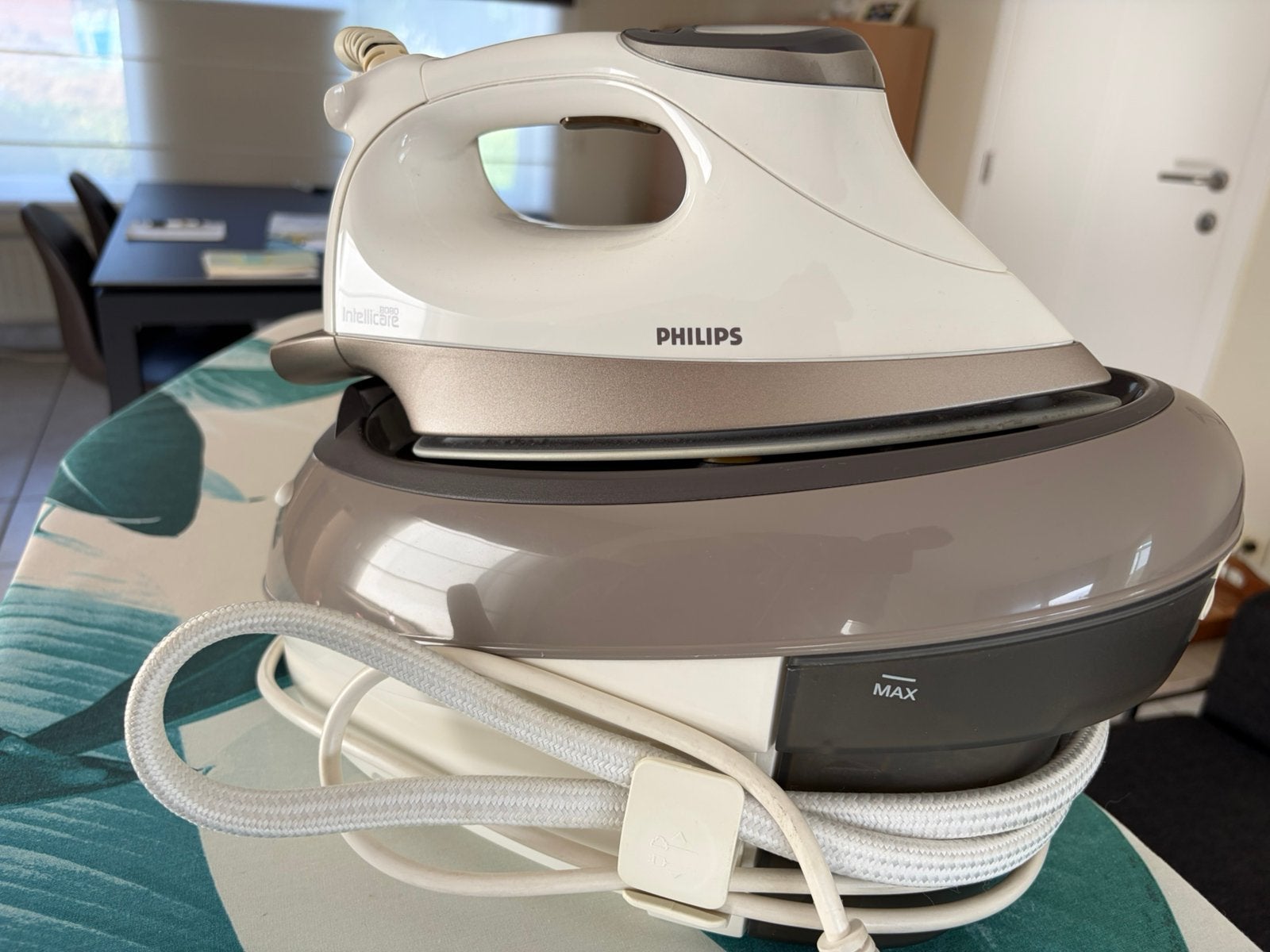 Strijkijzer Philips Intellicare en strijkplank, Ophalen, Gebruikt